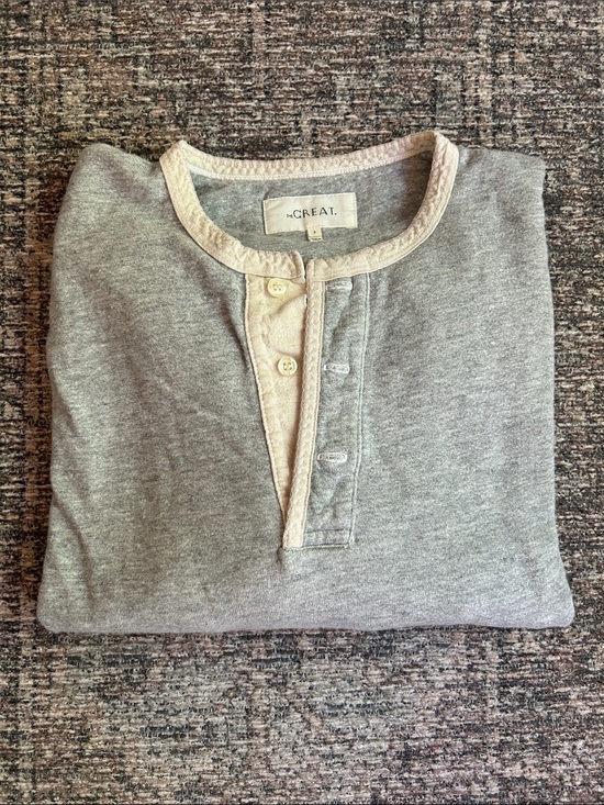 THE GREAT. Tops - The Great light heather grey Henley Teammate Sweatshirt 2 M Soft Cozy Cotton